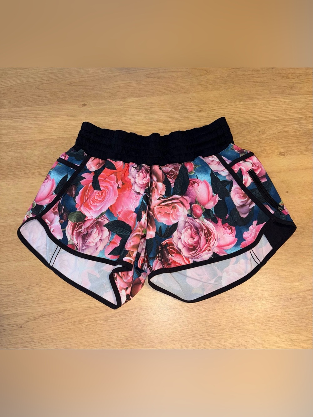 Rare Lululemon vintage Tracker shorts - floral Secret Garden - size 10
